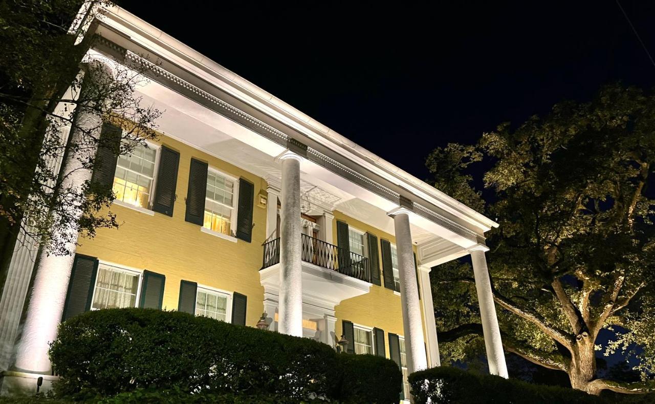 Anchuca Historic Mansion & Bed & Breakfast