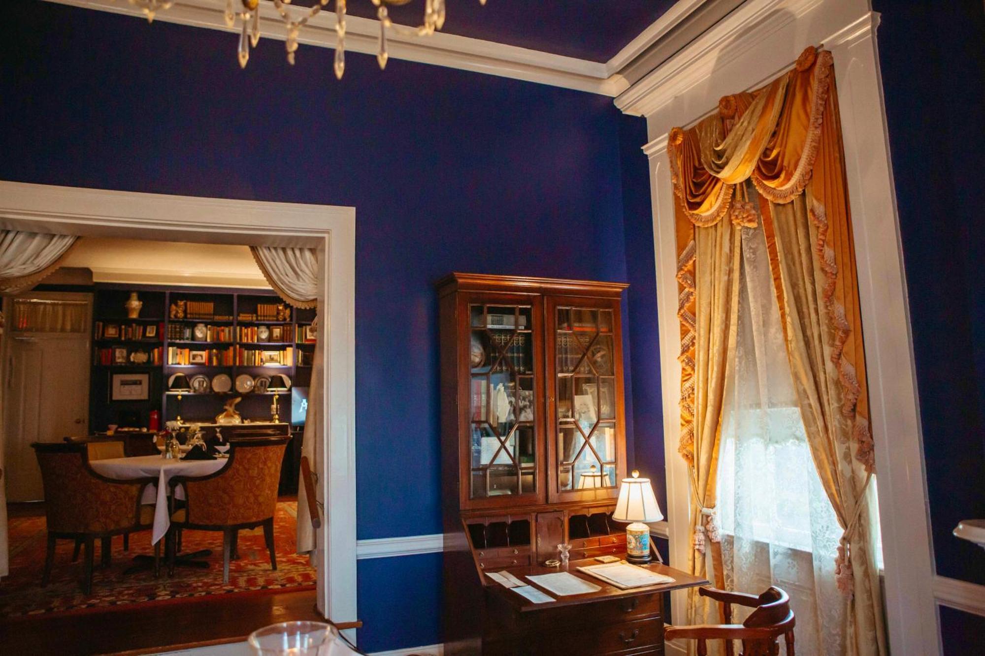 Anchuca Historic Mansion & 3*