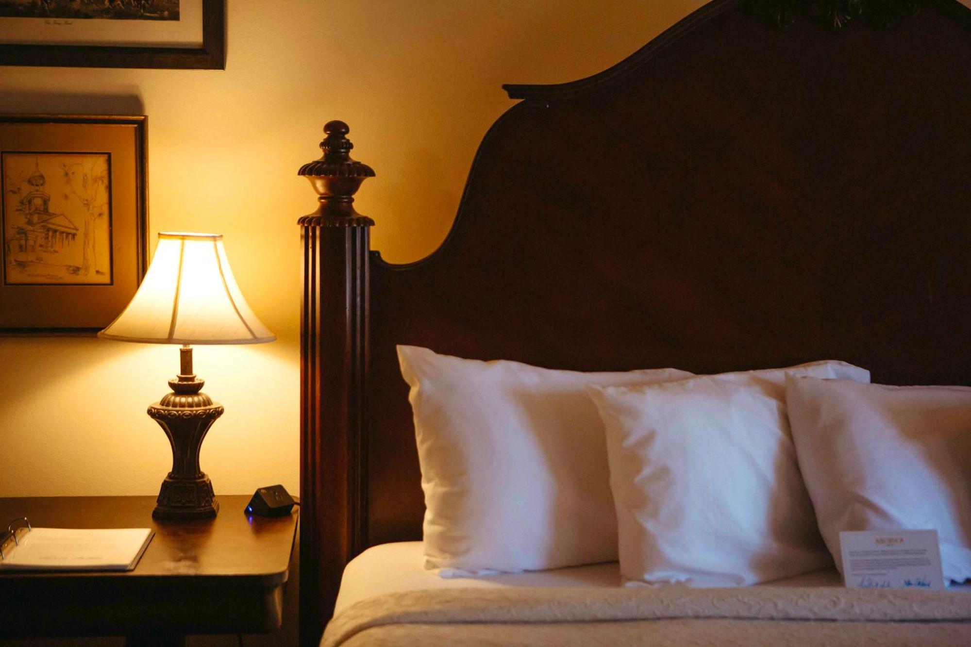 Anchuca Historic Mansion &